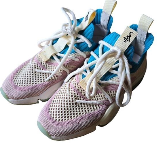 Sia Collective Icecream Glow Shoe Size 4 mens/6 womens - Picture 1 of 3